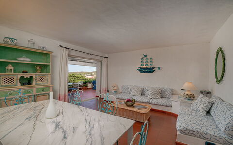 Villa Pitrizzina 8: Meubilair, Stoel, Woonkamer, Kamerplant, Hotel, Toevlucht, Keuken En Eettafel, Koffietafel