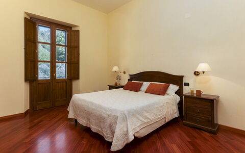 Villa Cusano 18: Meubilair, Flooring, Interieur Ontwerp, Hout, Verdieping, Plafond, Slaapkamer, Bed, Laken, Houten Vloer