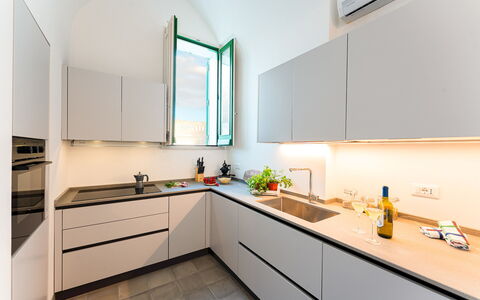 Villa Aristula 11: Keuken, Countertop, Toestel Van De Keuken, Interieur Ontwerp, Flooring, Major Appliance, Huishoudapparatuur, Cabinetry, Verdieping, Fornuis