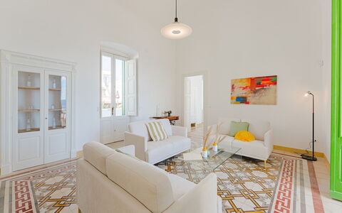 Villa Aristula 11: Flooring, Interieur Ontwerp, Verdieping, Hout, Meubilair, Plafond, Kamer, Huis, Woonkamer, Appartement