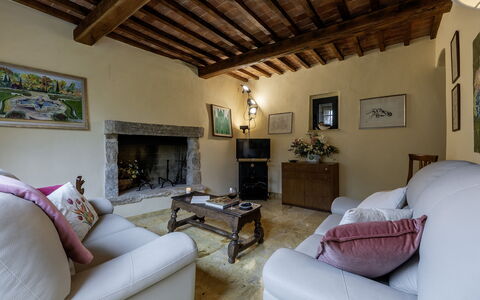 Il Castellare 14: Meubilair, Muur, Interieur Ontwerp, Flooring, Bankstel, Hout, Woonkamer, Verdieping, Kamer, Tafel
