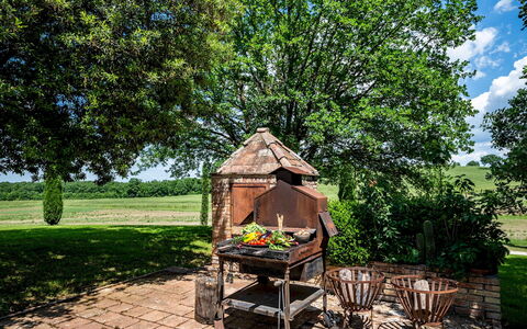 Villa le Beringhe 30: Boom, Tuin, Land Lot, Gazon, Backyard, Schaduw, Werf, Park, Landscaping, Outdoor Structuur
