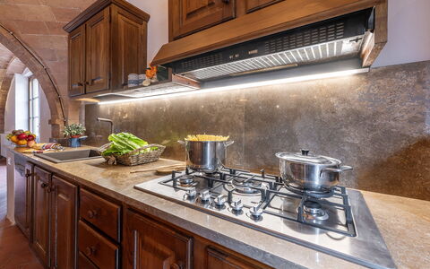 La Burraia 18: Keuken, Fornuis, Toestel Van De Keuken, Major Appliance, Gasfornuis, Fornuis, Countertop, Cooktop, Huishoudapparatuur, Cabinetry