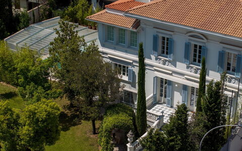 Villa la Perla Bianca 10: Gebouw, Huis, Huis, Woongebied, Facade, Landgoed, Herenhuis, Schuifraam, Villa, Gieten