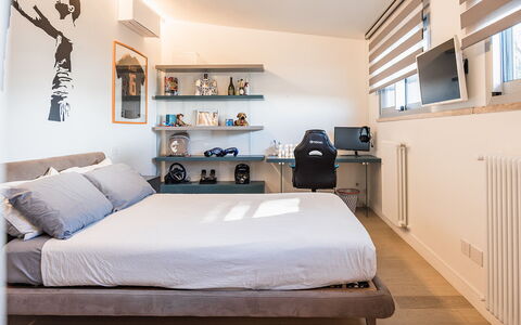 Villa Giulia 8: Meubilair, Bed, Interieur Ontwerp, Slaapkamer, Bedding, Laken, Muur, Verdieping, Flooring, Kamer