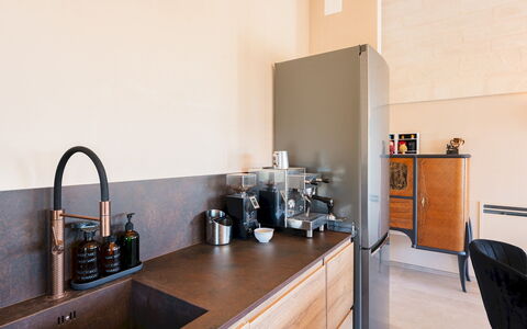 Trulli Fiori di Mandorlo 6: Countertop, Interieur Ontwerp, Flooring, Keuken, Verdieping, Meubilair, Cabinetry, Toestel Van De Keuken, Loodgieterswerkinrichting, Kamer