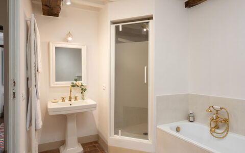 Villa delle Silerchie 10: Interieur Ontwerp, Muur, Badkamer, Loodgieterswerkinrichting, Flooring, Verdieping, Plafond, Verlichting, Loodgieter, Huis