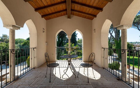 Villa Corte Sant'Anna 6+2: Architectuur, Baluster, Ijzer, Veranda, Landgoed, Leuning, Balkon, Schaduw, Kolom, Hacienda