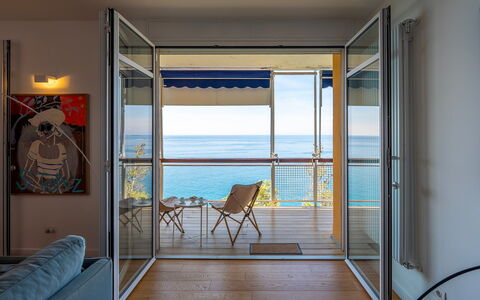 La Scogliera di Sori 5+1: Hout, Meubilair, Verdieping, Zee, Stoel, Oceaan, Balkon, Glas, Beits, Hardwood