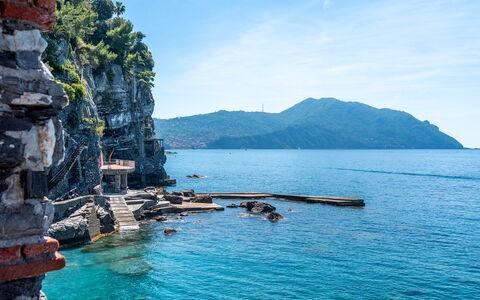 La Scogliera di Sori 5+1: Blauw, Water, Zwemwater, Zee, Kust, Kust En Oceanic Landvormen,  Felsen\, Oceaan, Terrein, Klif