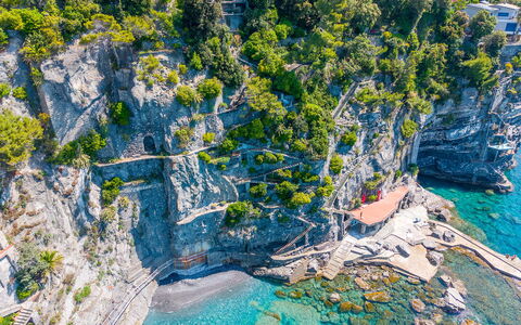 La Scogliera di Sori 5+1: Kust, Kust En Oceanic Landvormen, Zee,  Felsen\, Terrein, Oceaan, Toeristische Attractie, Kust, Inham, Strand