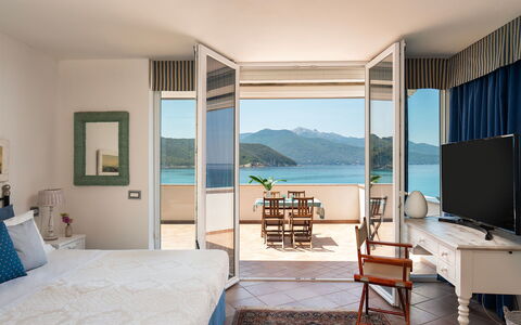 Villa Il Faro 10: Meubilair, Interieur Ontwerp, Zee, Kamer, Toevlucht, Kust, Linens, Hotel, Eco Hotel, Stoel