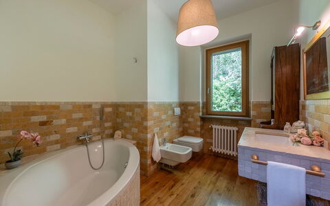 Villa Il Ritiro 8: Muur, Interieur Ontwerp, Flooring, Loodgieterswerkinrichting, Verdieping, Badkamer, Plafond, Kraan, Kamer, Loodgieter