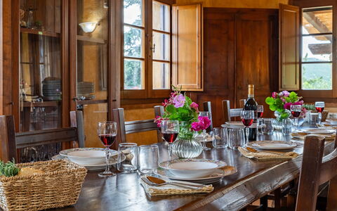 Colle Calzolaro 8: Meubilair, Interieur Ontwerp, Tafel, Eetkamer, Stoel, Hout, Keuken En Eettafel, Tableware, Flooring, Kamer