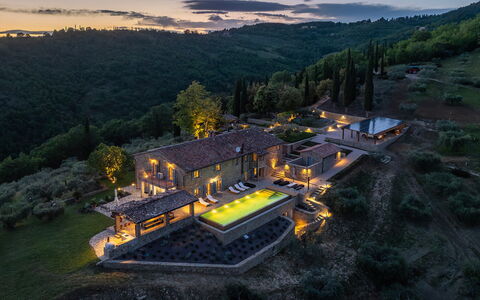 Tenuta Santa Cristina 10: Landgoed, Eco Hotel, Toevlucht, Herenhuis, Villa, Zwembad, Landscaping, Boerderij, Binnenplaats, Bergdorp