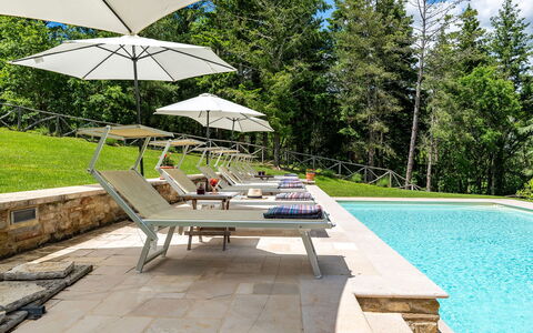 Villa Palazzolo 8: Zwembad, Buitenmeubels, Ligstoel, Toevlucht, Meubilair, Paraplu, Schaduw, Vrije Tijd, Eco Hotel, Stoel
