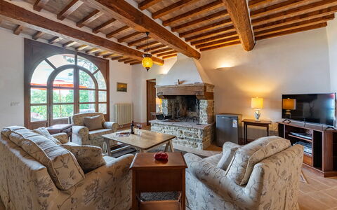 Villa Palazzolo 8: Meubilair, Muur, Interieur Ontwerp, Flooring, Plafond, Kamer, Bankstel, Verdieping, Woonkamer, Stoel