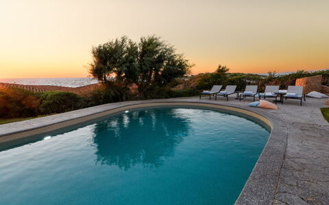 Villa Portobello 10+2: Blauw, Water, Horizon, Zwembad, Zonlicht, Zonsopkomst, Schemer, Avond, Zonsondergang, Buitenmeubels