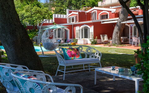 Villa Fiola 8: Hacienda, Stoel, Werf, Balkon, Buitenmeubels, Toevlucht, Hotel, Binnenplaats, Backyard