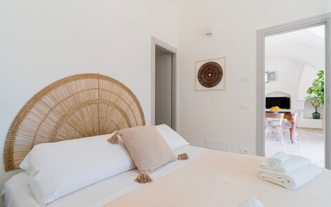 Masseria Grotta Antica 6+2: Hout, Interieur Ontwerp, Meubilair, Huis, Plafond, Verdieping, Slaapkamer, Bed, Bed Frame, Bedding