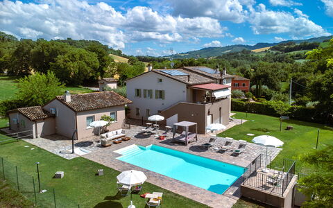 Villa Isola 8+2: Zwembad, Toevlucht, Thermae, Ligstoel, Buitenmeubels, Eco Hotel, Landgoed, Paraplu, Villa, Hacienda