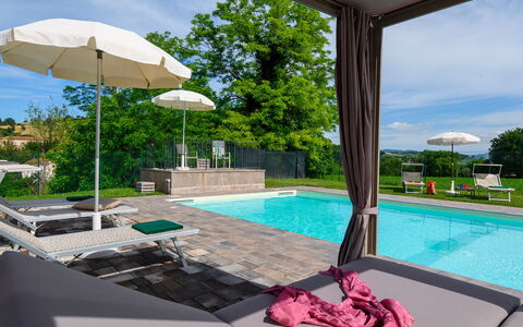 Villa Isola 8+2: Zwembad, Buitenmeubels, Meubilair, Toevlucht, Paraplu, Ligstoel, Stoel, Tuin, Schaduw, Vrije Tijd