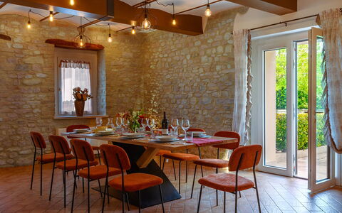 Villa Isola 8+2: Meubilair, Interieur Ontwerp, Muur, Stoel, Hout, Tafel, Flooring, Plafond, Lichte Inrichting, Eetkamer