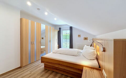 Ferienhaus Siegele: Interieur Ontwerp, Hout, Meubilair, Flooring, Verdieping, Plafond, Kamer, Bed, Verlichting, Slaapkamer