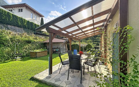Ferienhaus Siegele: Schaduw, Tuin, Patio, Outdoor Structuur, Bloempot, Luifel, Buitenmeubels, Werf, Eco Hotel, Backyard