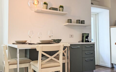 Genzianella Alpine Apartment: Landgoed, Landscaping, Villa, Haag, Balkon