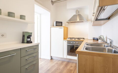 Genzianella Alpine Apartment: Flooring, Verdieping, Plafond, Interieur Ontwerp, Countertop, Keuken, Cabinetry, Kamer, Major Appliance, Lichte Inrichting
