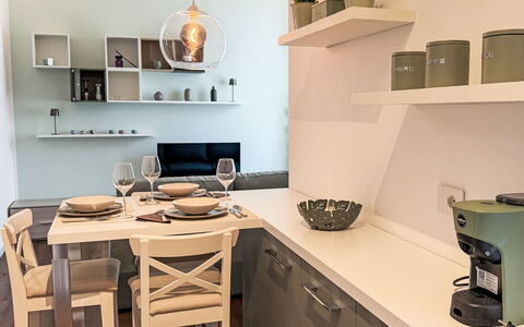 Genzianella Alpine Apartment: Landgoed, Landscaping, Villa, Haag, Balkon