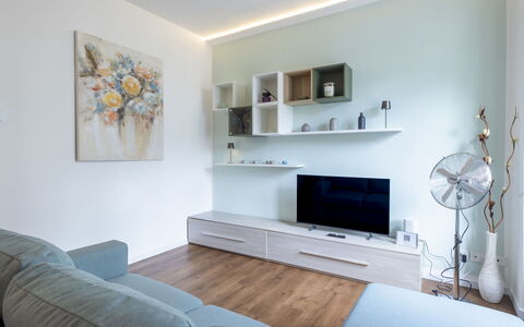 Genzianella Alpine Apartment: Flooring, Verdieping, Plafond, Interieur Ontwerp, Countertop, Keuken, Cabinetry, Kamer, Major Appliance, Lichte Inrichting