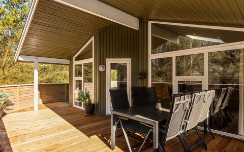 Liina - 3Km from the Sea: Hout, Architectuur, Huis, Veranda, Plafond, Hardwood, Deur, Beits, Verblijf, Houten Vloer