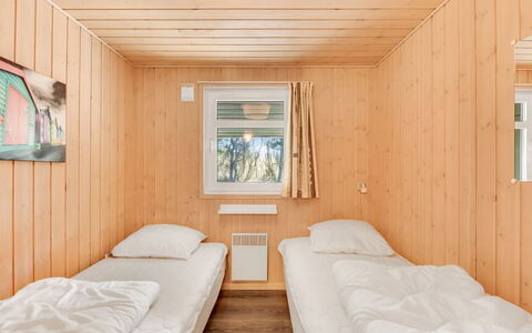 Liina - 3Km from the Sea: Hout, Slaapkamer, Flooring, Interieur Ontwerp, Verdieping, Plafond, Beits, Bed, Kamer, Plank