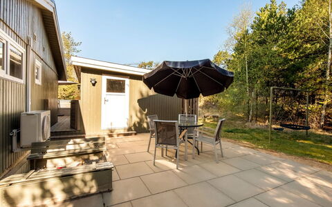 Liina - 3Km from the Sea: Beits, Verblijf, Tuin, Hardwood, Backyard, Stoel, Dek, Landscaping, Werf, Buitenmeubels