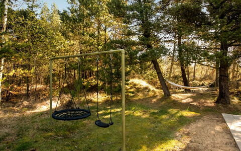 Liina - 3Km from the Sea: Schommel, Land Lot, Trunk, Schaduw, Speeltoestel, Woody Plant, Bos, Tuin, Bosje, Park