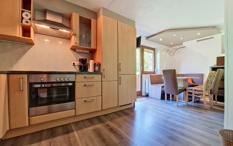 Arzl im Pitztal 15: Meubilair, Interieur Ontwerp, Flooring, Hout, Keuken, Verdieping, Cabinetry, Plafond, Countertop, Toestel Van De Keuken