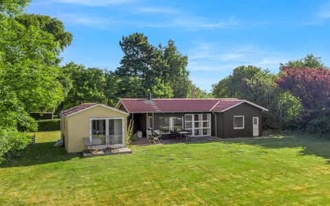 Kora - 300M from the Sea: Huis, Verblijf, Huis, Gazon, Tuin, Garden Gebouwen, Boerderij, Landgoed, Werf, Backyard