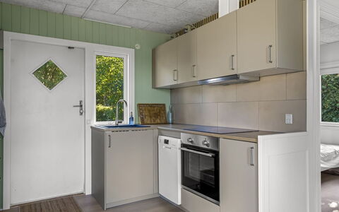Kora - 300M from the Sea: Major Appliance, Flooring, Keuken, Hout, Interieur Ontwerp, Toestel Van De Keuken, Countertop, Verdieping, Loodgieterswerkinrichting, Plafond