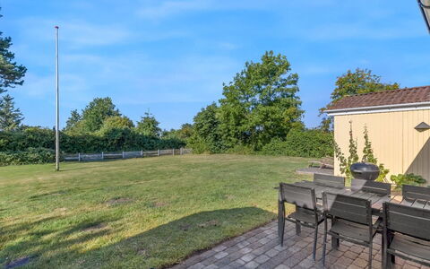 Kora - 300M from the Sea: Lucht, Gras, Plain, Land Lot, Tuin, Gazon, Schaduw, Landscaping, Landgoed, Werf