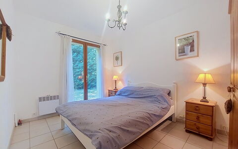 La Jeansarde: Bed, Meubilair, Slaapkamer, Interieur Ontwerp, Laken, Bedding, Verdieping, Hout, Plafond, Flooring