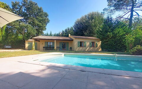 La Jeansarde: Blauw, Zwembad, Woongebied, Huis, Landgoed, Schaduw, Landscaping, Backyard, Toevlucht, Hacienda