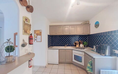 La Jeansarde: Keuken, Countertop, Toestel Van De Keuken, Interieur Ontwerp, Major Appliance, Cabinetry, Flooring, Meubilair, Fornuis, Kamer
