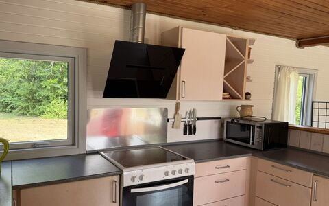 Hedwig - 120M to the Fjord: Hout, Toestel Van De Keuken, Flooring, Interieur Ontwerp, Keuken, Verdieping, Cabinetry, Countertop, Fornuis, Huishoudapparatuur