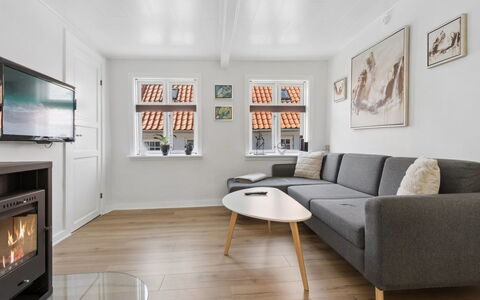 Jasper - 100M from the Sea: Interieur Ontwerp, Meubilair, Flooring, Bankstel, Muur, Verdieping, Hout, Woonkamer, Plafond, Huis