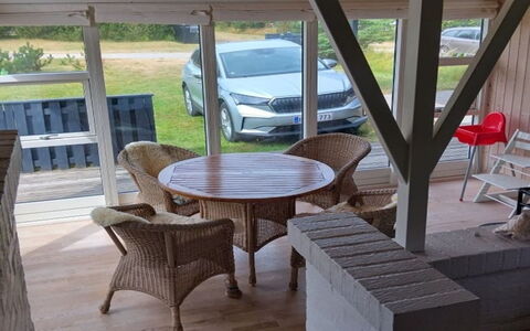 Meike - 750M from the Sea: Meubilair, Hout, Stoel, Verdieping, Tafel, Flooring, Veranda, Plafond, Buitenmeubels, Hardwood