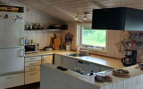 Meike - 750M from the Sea: Keuken, Toestel Van De Keuken, Countertop, Hout, Flooring, Interieur Ontwerp, Major Appliance, Meubilair, Cabinetry, Plafond