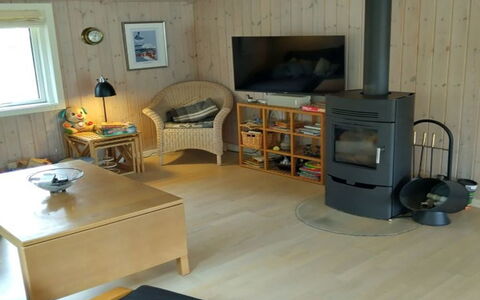 Meike - 750M from the Sea: Flooring, Hout, Verdieping, Houten Vloer, Meubilair, Interieur Ontwerp, Beits, Kamer, Hardwood, Laminaatvloer