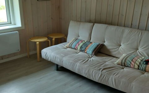 Meike - 750M from the Sea: Hout, Flooring, Interieur Ontwerp, Meubilair, Verdieping, Houten Vloer, Kamer, Bankstel, Woonkamer, Hardwood